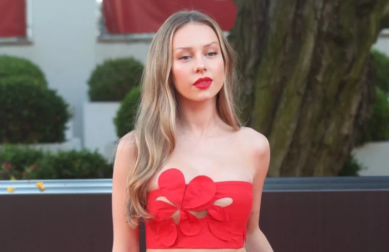 Ester Expósito Net Worth