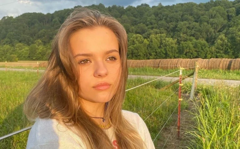 Maisy Stella Net Worth